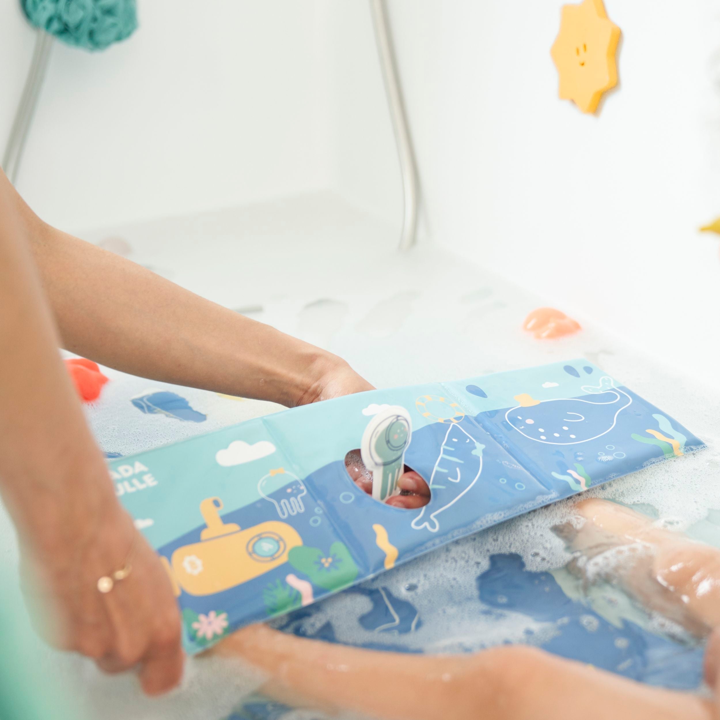 Jouet de bain bébé livre et puzzle de Badabulle sur allobébé